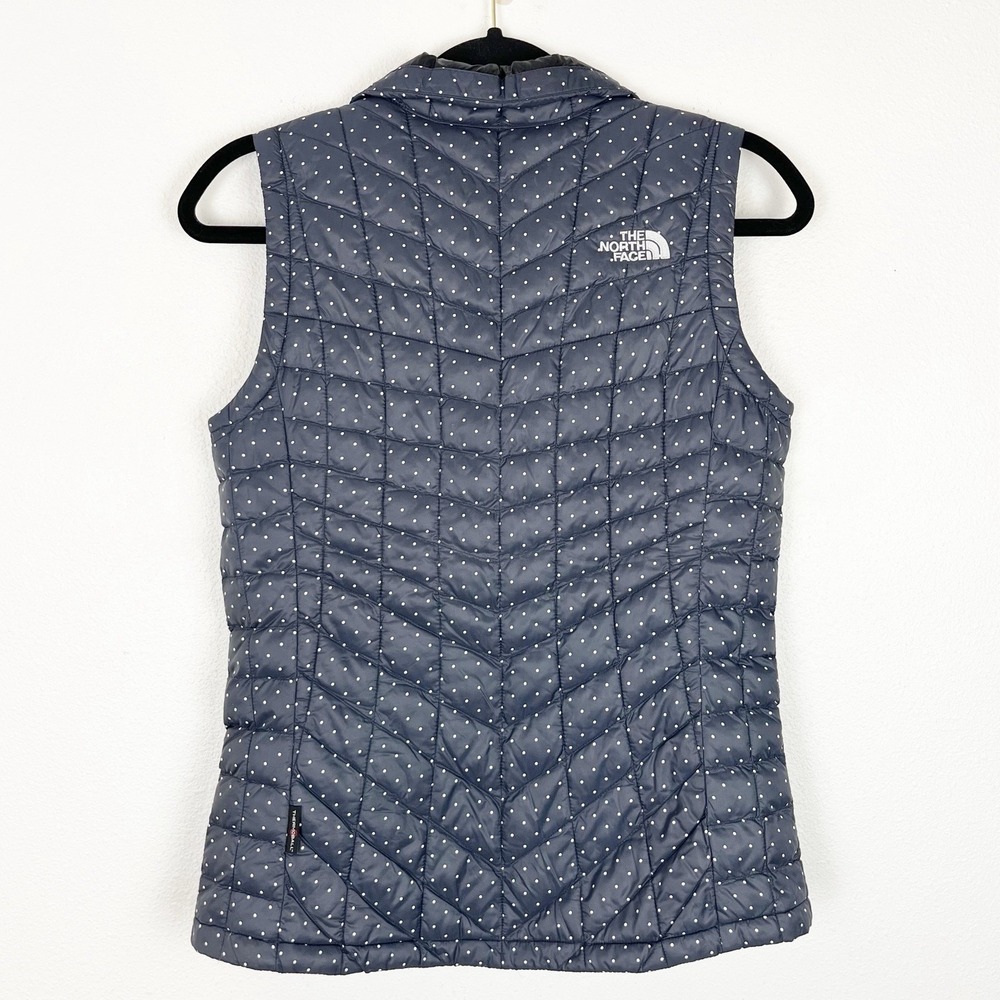 The North Face Womens XS Puffer Vest  Navy Polka Dot Performance Activewear Chic - Picture 3 of 11